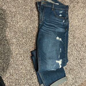 Distressed jeans , boyfriend mid rise